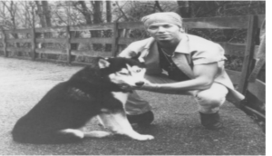 Tom Otterness, Dog Shot filminde silahla vurup öldürdüğü köpekle birlikte, 1977